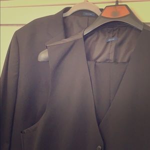 Men’s Black 3-piece Suit (jacket 52L, pants 42x34)